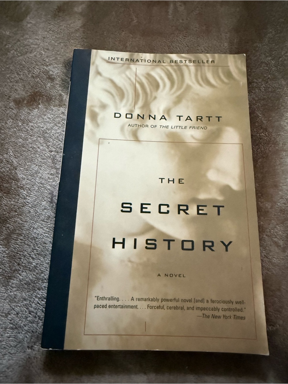 Donna Tartt "The Secret History" Paperback - EUC Beige & Black Cover